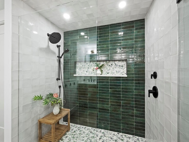 bathroom featuring a tile shower