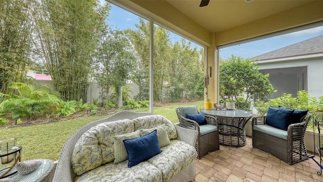 sunroom with ceiling fan