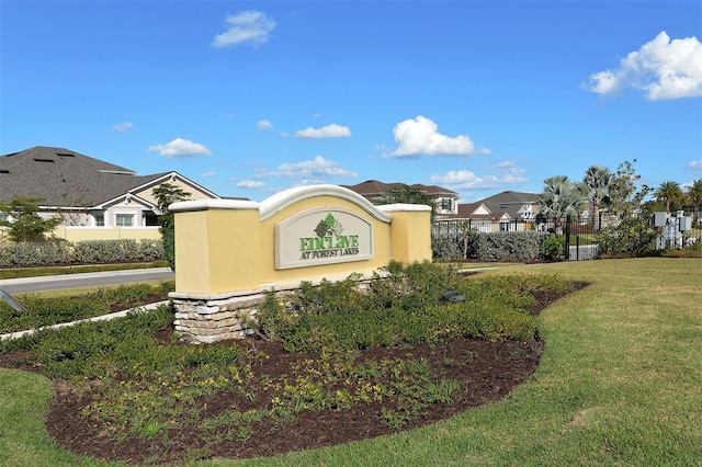 community sign featuring a yard