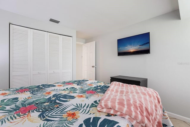 bedroom featuring a closet