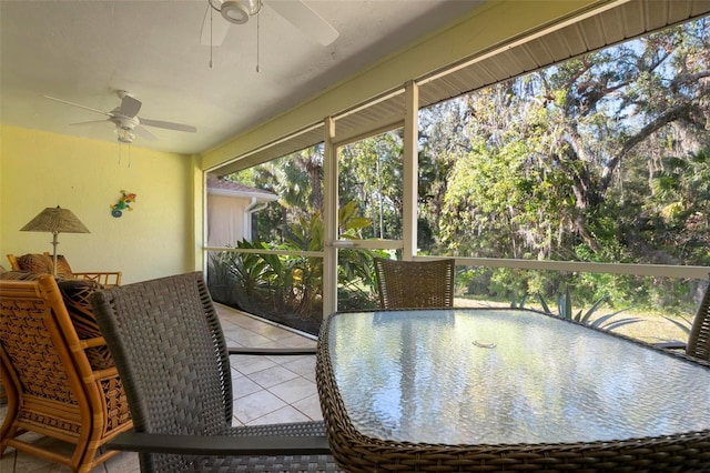 sunroom / solarium with ceiling fan