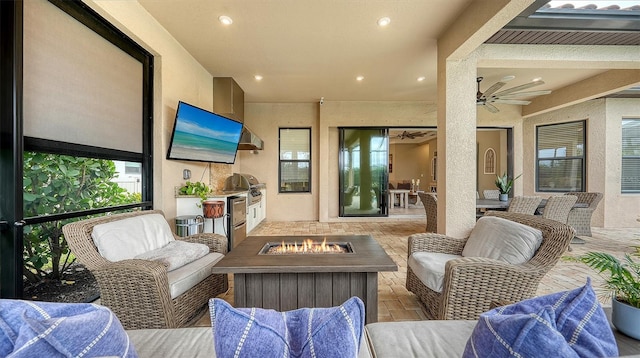 sunroom featuring ceiling fan