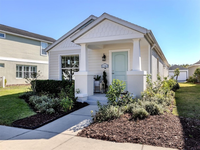 view of front facade featuring a front yard