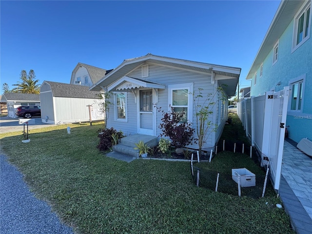 view of front of property featuring a front lawn and an outdoor structure