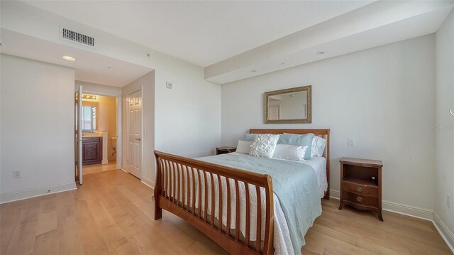 bedroom with visible vents, recessed lighting, baseboards, and light wood-style floors