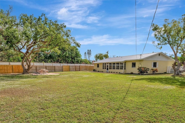 view of yard featuring a patio