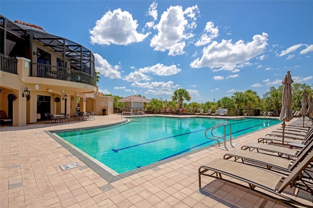 616 Misty Pond Ct, Bradenton, FL 34212 - community pool with a patio