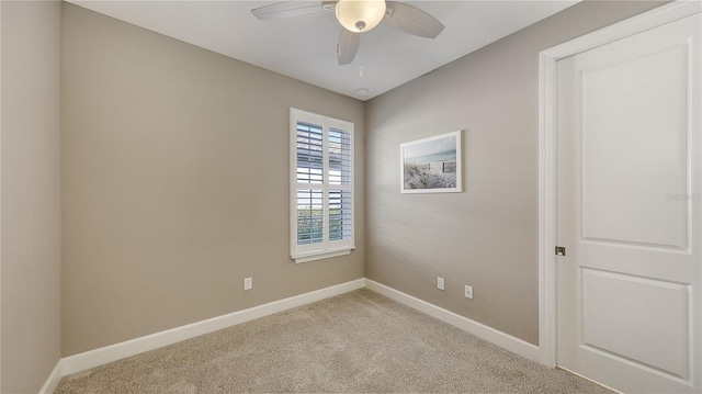 carpeted empty room featuring ceiling fan