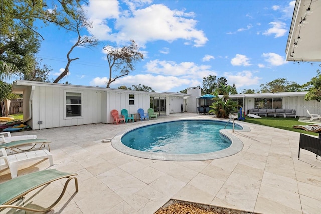 view of pool featuring a patio area and outdoor lounge area