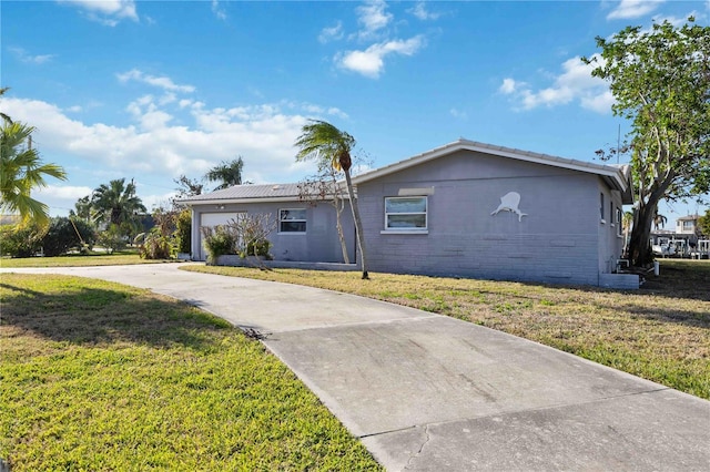 single story home with a front yard