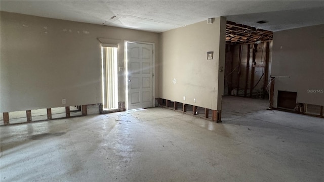 806 Arlington Rd, Palmetto, FL 34221 - empty room featuring concrete floors