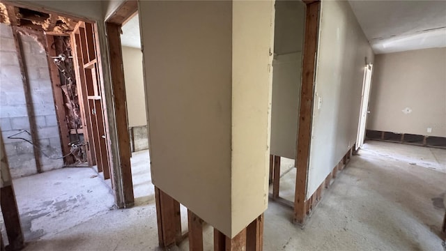 806 Arlington Rd, Palmetto, FL 34221 - hall with concrete floors