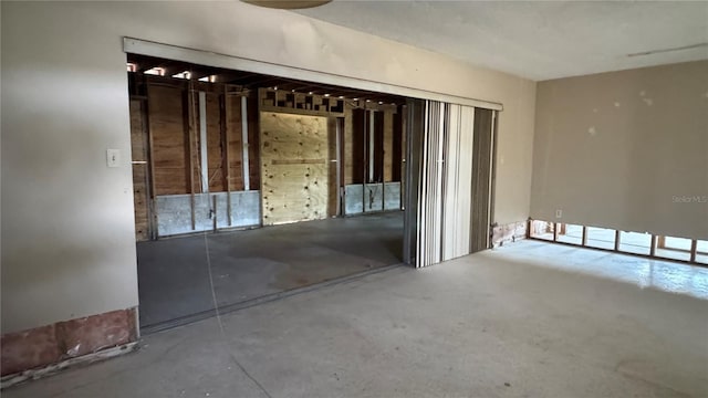 806 Arlington Rd, Palmetto, FL 34221 - spare room featuring concrete floors