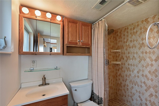 bathroom featuring a shower with curtain, toilet, a textured ceiling, and vanity