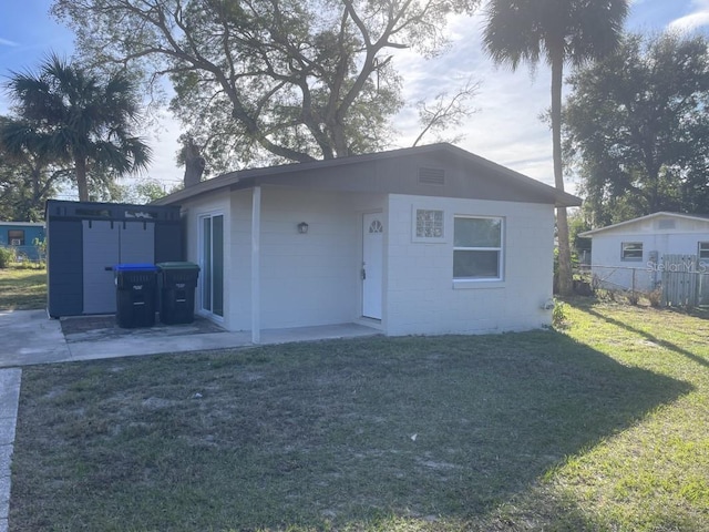 view of outdoor structure with a yard