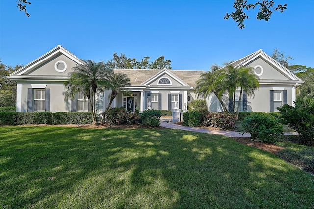 view of front of house featuring a front lawn