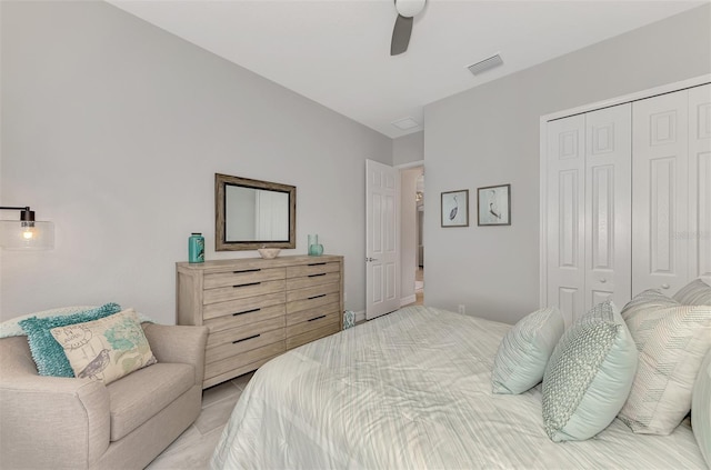 bedroom featuring a ceiling fan, visible vents, and a closet