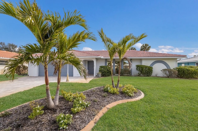 view of front of house featuring a garage and a front yard