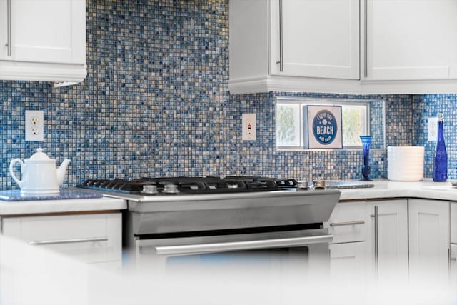 kitchen with backsplash and white cabinets