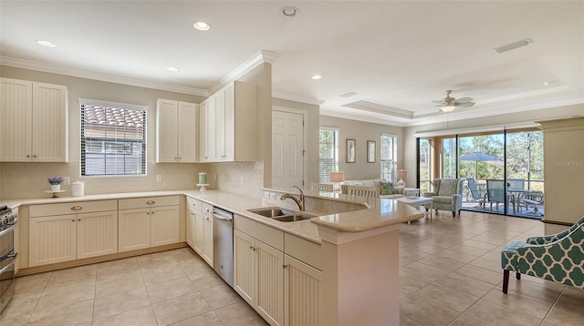 kitchen with sink, ceiling fan, appliances with stainless steel finishes, tasteful backsplash, and kitchen peninsula