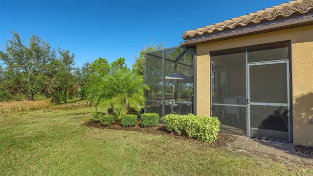 view of yard with a lanai