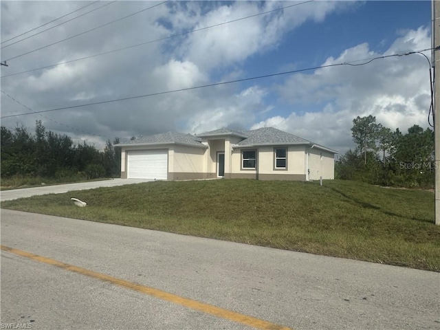 view of front of property featuring a front lawn and a garage