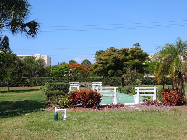 community sign with a yard