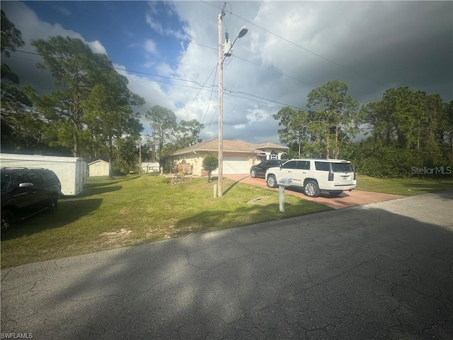 view of front of home featuring a front lawn and a garage