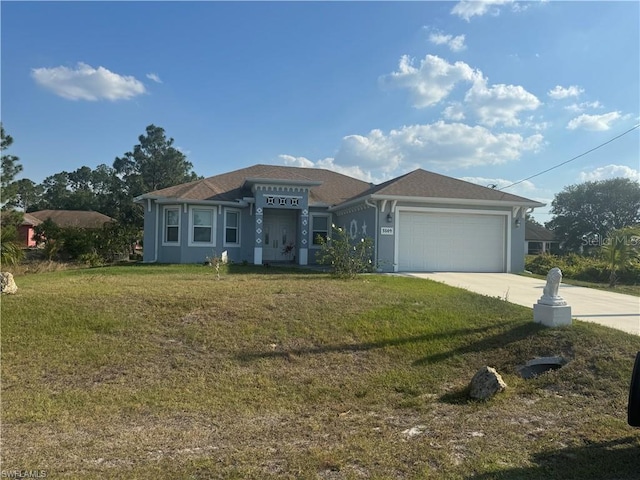 view of front of property featuring a front yard and a garage