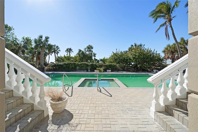 view of pool featuring an in ground hot tub