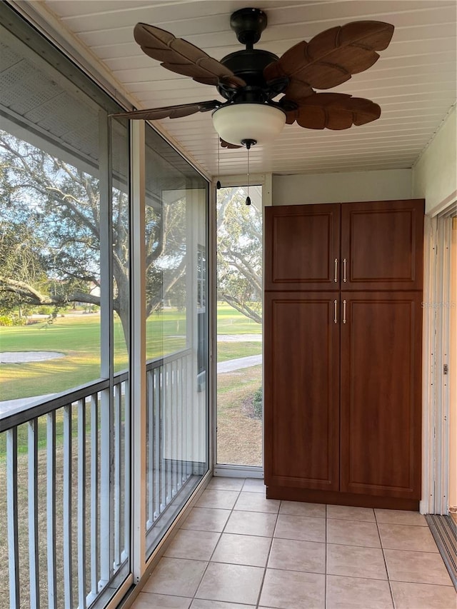 unfurnished sunroom with ceiling fan