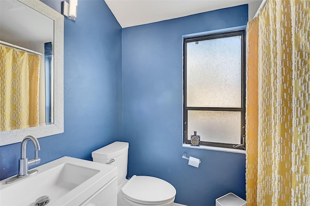 bathroom featuring toilet and sink