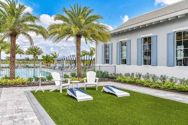 view of yard featuring a water view