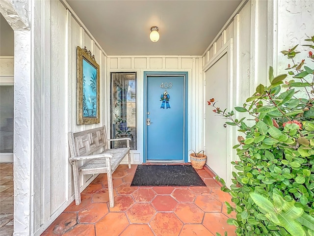 doorway to property featuring covered porch