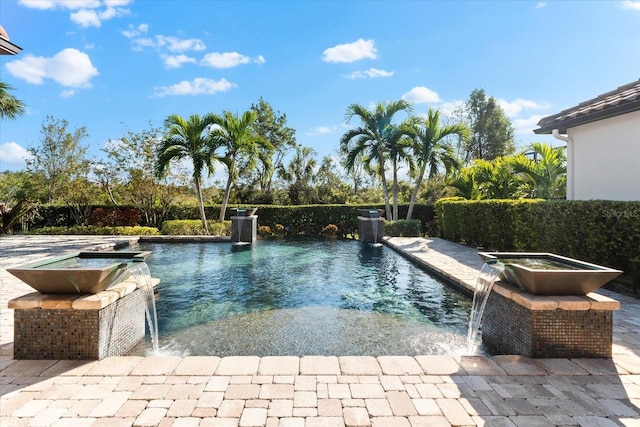 view of swimming pool featuring a jacuzzi and pool water feature