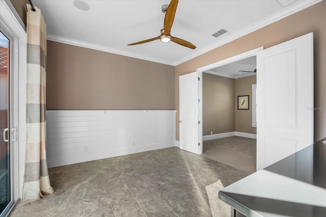 unfurnished room featuring ceiling fan and ornamental molding