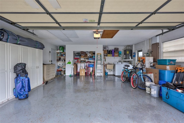 garage with washer / clothes dryer