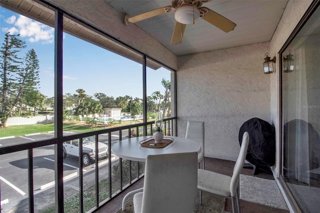 sunroom featuring ceiling fan