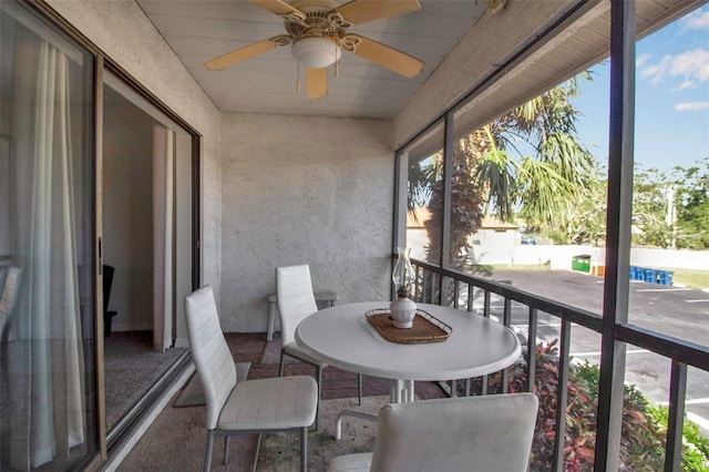 sunroom featuring ceiling fan