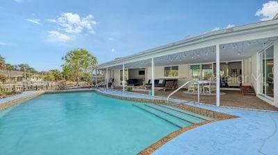 view of swimming pool featuring a patio