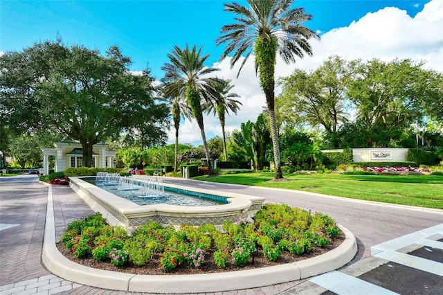 view of swimming pool with a lawn