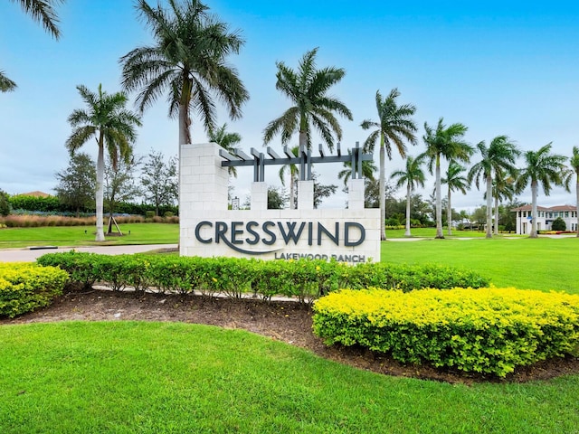 community / neighborhood sign featuring a lawn