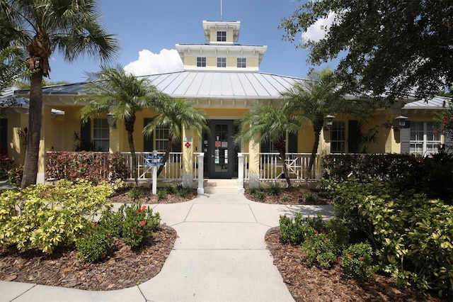 view of front of property featuring covered porch