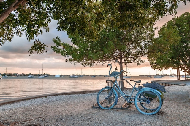 2724 Ashton Rd, Sarasota, FL 34231 - surrounding community featuring a water view