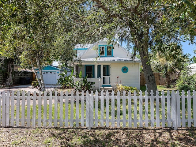 2724 Ashton Rd, Sarasota, FL 34231 - bungalow-style home featuring a fenced front yard