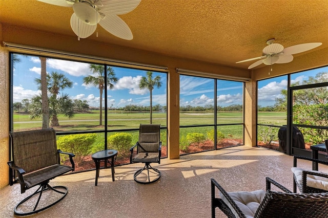 sunroom with ceiling fan