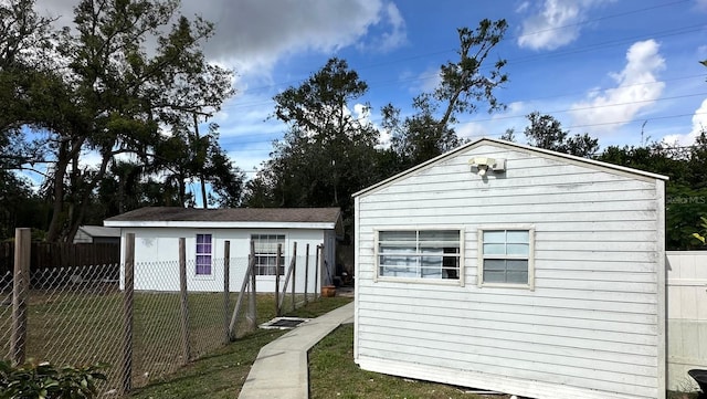 view of front of house featuring a front yard