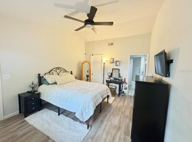 bedroom featuring light wood-style floors, ceiling fan, visible vents, and baseboards