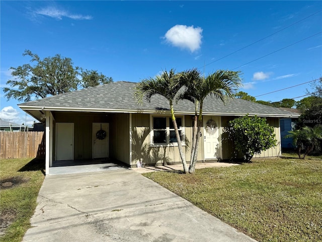 view of front of home featuring a front yard