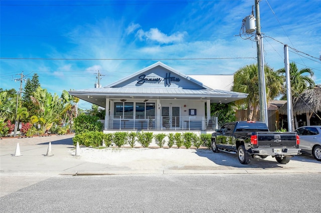 view of front of home featuring a porch